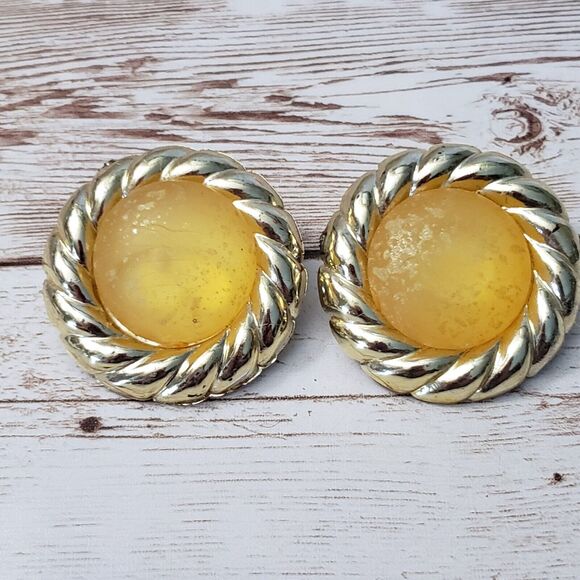 Vintage Clip On Earrings - Yellow with Speckled Design & Gold Tone Halo Large - Picture 1 of 9